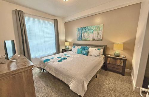 Central City House | Spacious 2-Bedroom Urban Oasis