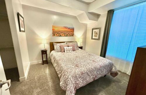 Central City House | Spacious 2-Bedroom Urban Oasis