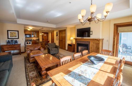 Mount Crested Butte Apartment | Spacious 3 Bedroom Condo with Balcony in Mountaineer Square condo