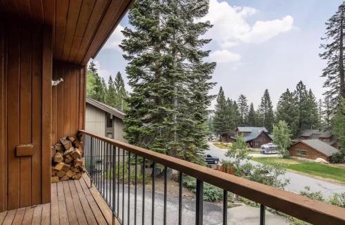 Mammoth Lakes House | Spacious 3BD & Loft Villa - Convenient to Slopes