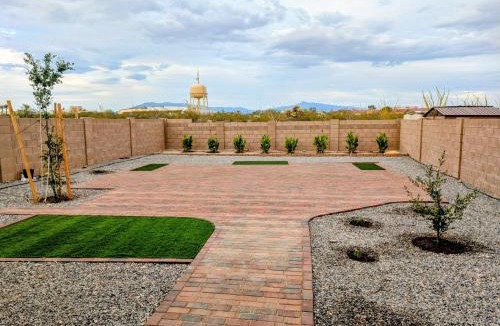 Tucson House | Spacious 3BR Home - Pool, Playground, EV Station L2, Near Freeway, Free Parking