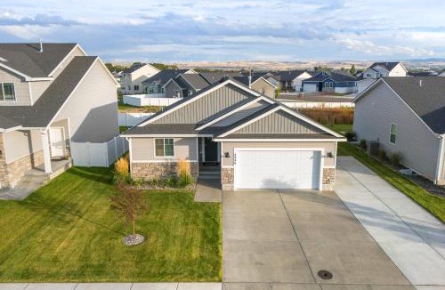Idaho Falls House | Spacious 3BR Retreat Clean, Quiet, Sleeps 8