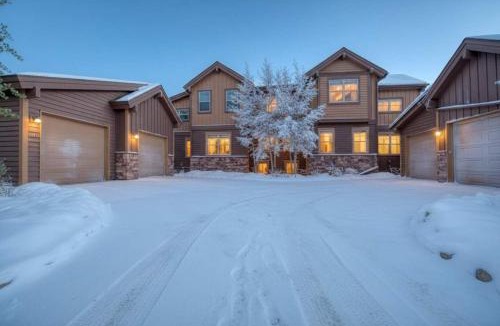 Vista Point House | Spacious 4BR with Hot Tub Near BreckConnect Gondola