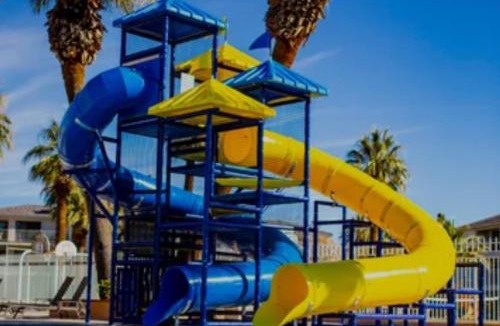 St. George House | Spacious 5BR Resort Waterpark Access Sleeps 16
