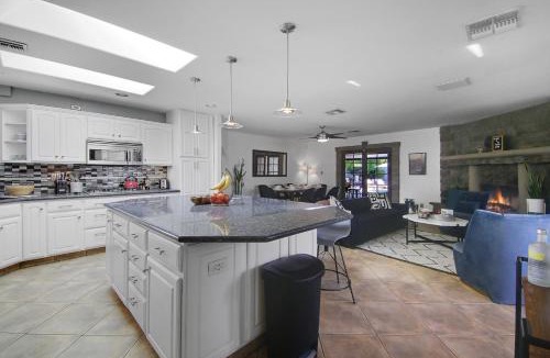 Paradise Valley Village House | Spacious 5BR with Pool and Fire Pit - Sleeps 14