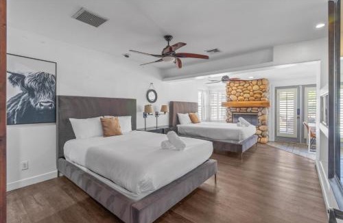 Paradise Valley Village House | Spacious 5BR with Pool and Fire Pit - Sleeps 14
