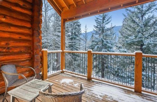 Blue River House | Spacious 7BR Lodge with Hot Tub Sauna and Mtn Views