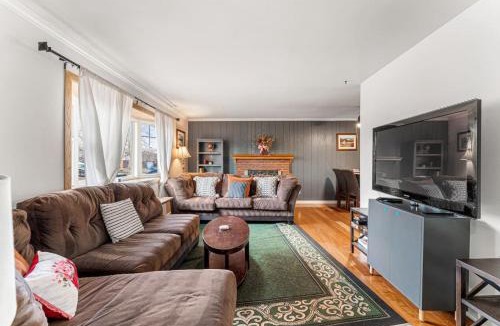 Longmont House | Spacious and Comfy Close to Everything Backyard