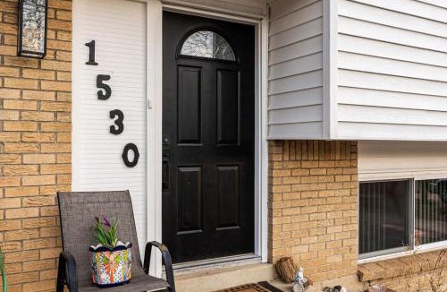 Longmont House | Spacious and Comfy Close to Everything Backyard