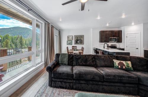 Lakeside Village Apartment | Spacious and Luxurious 2BR Condo - Kids Ski Free condo