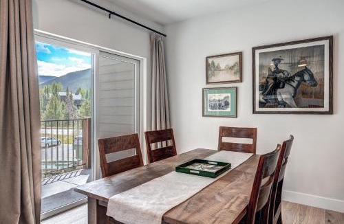 Lakeside Village Apartment | Spacious and Luxurious 2BR Condo - Kids Ski Free condo