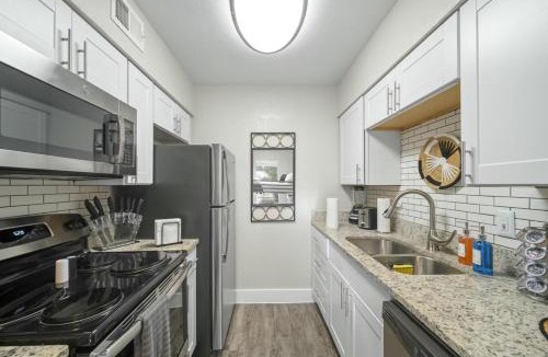 Arlington Apartment | Spacious and Stylish Apartment right near ATT Stadium