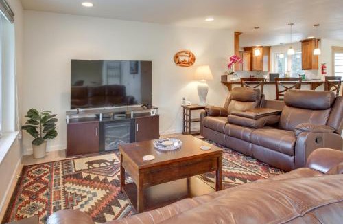 Bandon House | Spacious Bandon Getaway - 2 Blocks to Ocean!