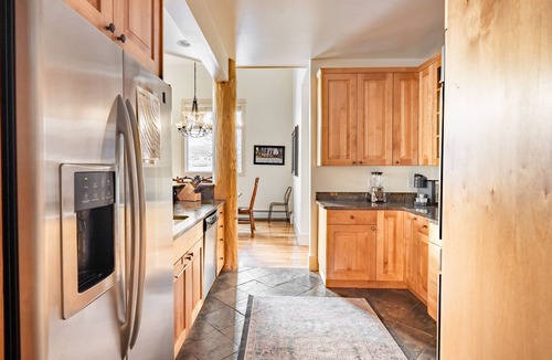 Big Sky Meadow Village House | Spacious Big Sky Townhome-Hot Tub-Fireplace-Mountain Views-15 Mins to Resort