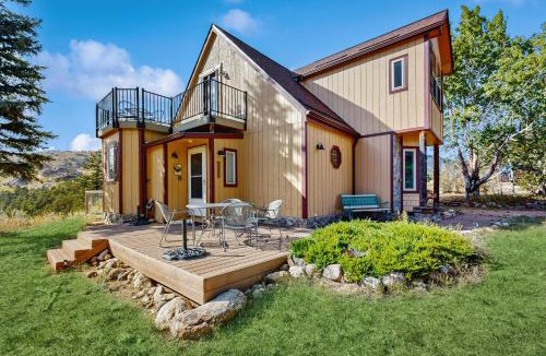 Drake House | Spacious cabin with stunning views, wifi, fully stocked kitchen & W/D