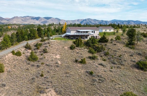 Helena House | Spacious Canyon Ferry Lake House with Bar & Views!