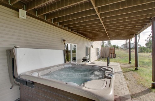 Helena House | Spacious Canyon Ferry Lake House with Bar & Views!