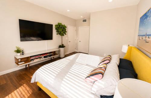 Venice Apartment | Spacious, Comfortable, and Central Condo