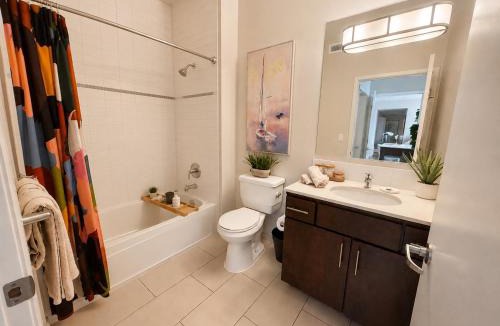 Venice Apartment | Spacious, Comfortable, and Central Condo