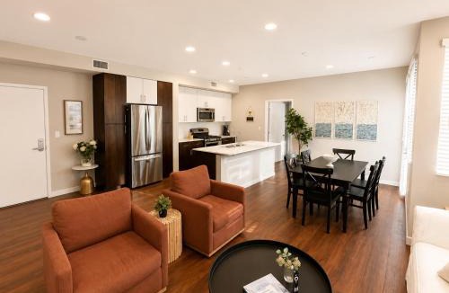 Venice Apartment | Spacious, Comfortable, and Central Condo