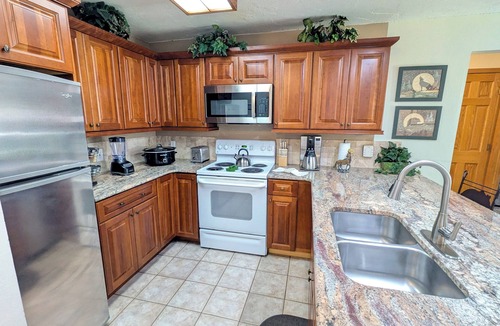 Avon Condo | Spacious Condo w/FREE WiFi, Parking, Heated Pool, Hot Tubs, Skier Shuttle,