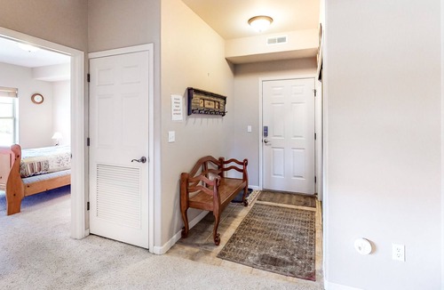 Fraser Condo | Spacious Condo w/ Gas Fireplace, WiFi, W/D - Steps to Shuttle/Fraser River Trail