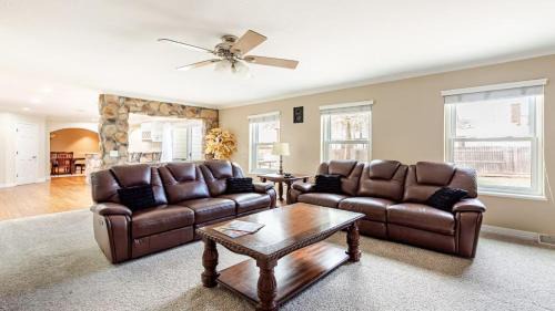Broomfield House | Spacious Country Club Golf Course Retreat