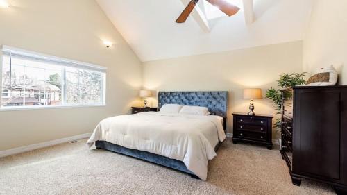 Broomfield House | Spacious Country Club Golf Course Retreat
