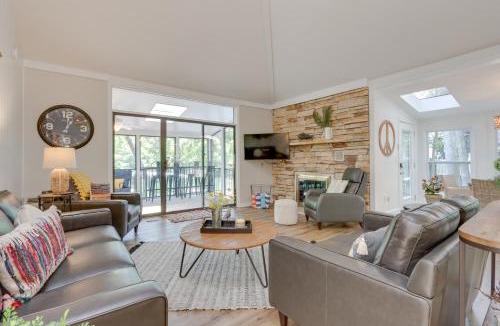 Osage Beach House | Spacious Decks & Dock: Margaritaville Home!