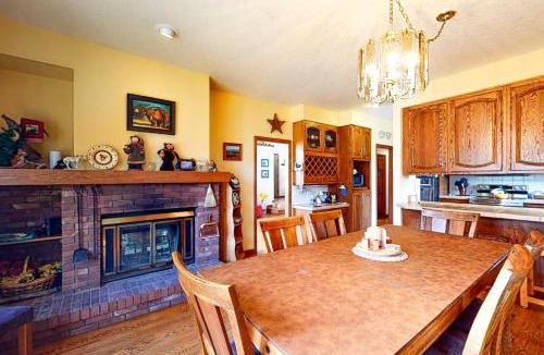 Estes Park House | Spacious, Dog-Friendly Home w/Private Hot Tub on Large Deck, Mtn Views