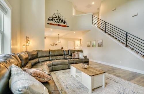 Tamarack Resort House | Spacious Donnelly Family Home w/Private Hot Tub!