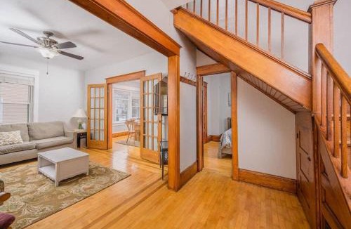 Appleton House | Spacious Downtown Character Home - 4 bedroom 3 bath Lawrence University College Ave