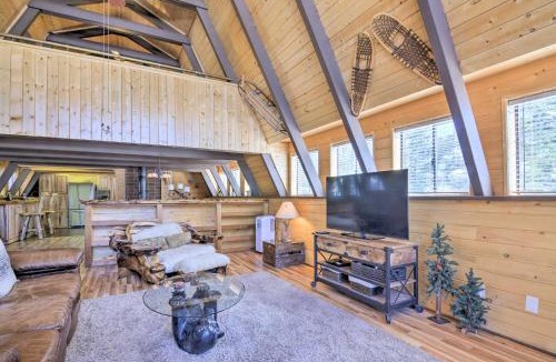 Duck Creek Village House | Spacious Duck Creek Village Cabin w/Hot Tub!