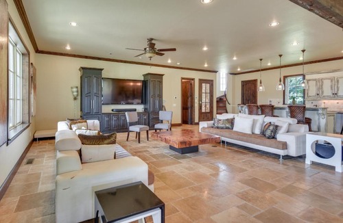 Edmond Apartment | Spacious Edmond Vacation Rental w/Hot Tub!