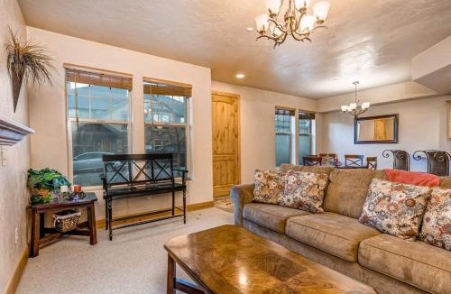Kimball Junction House | Spacious family condo with jetted tub ideal location & free WiFi