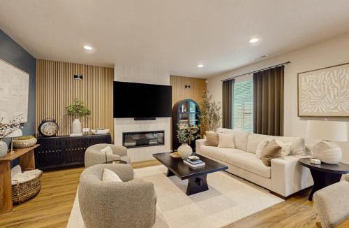 Eugene House | Spacious family friendly home with full kitchen enclosed yard washer & dryer
