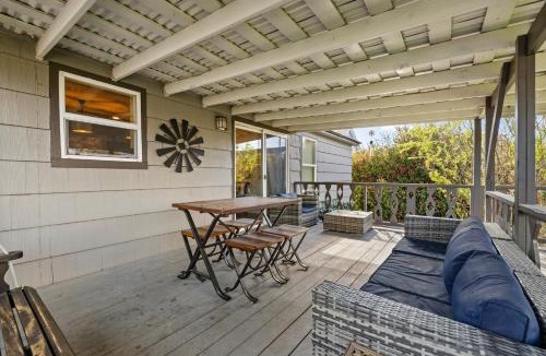 Winstead Park House | Spacious Family Home w/Garage Game Room & Office!