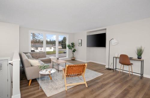 Hayden House | Spacious Family Villa only 13 mi from Silverwood