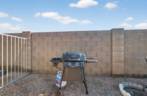 Glendale House | Spacious Glendale Home w/Hot Tub & RV Parking