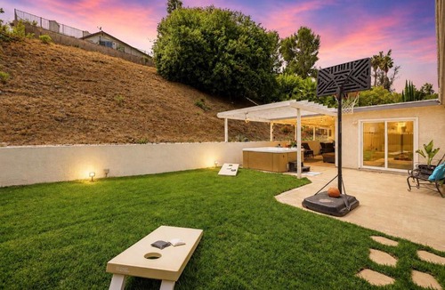 Spring Valley House | Spacious Home with Jacuzzi BBQ & Foosball