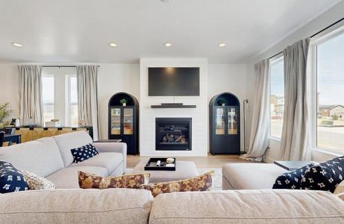 Park City House | Spacious luxury multi-level home with en-suites patio balcony & hot tub