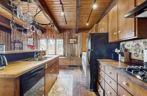 Mountain Valley Cabin | Spacious Mountain Lodge-Style Home with Free WiFi - Nearby Ski Access