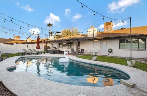 Tempe House | Spacious Palm Oasis