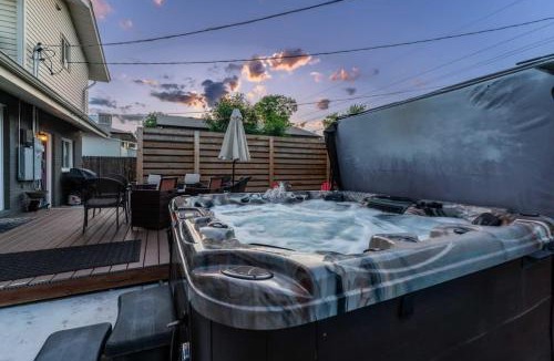 Northglenn House | Spacious & Pet Friendly- Hot Tub & Mountain Views