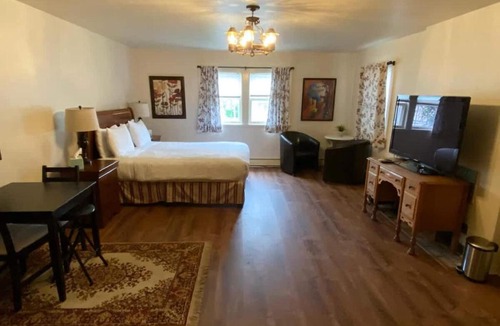 Merced Manor Apartment | Spacious Private Suite ParksBoatingGolf