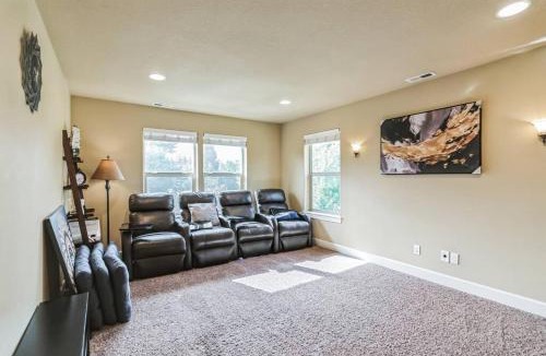 Cedar Hills Villa | Spacious, Quiet, private, 5 BR Near Portland DT