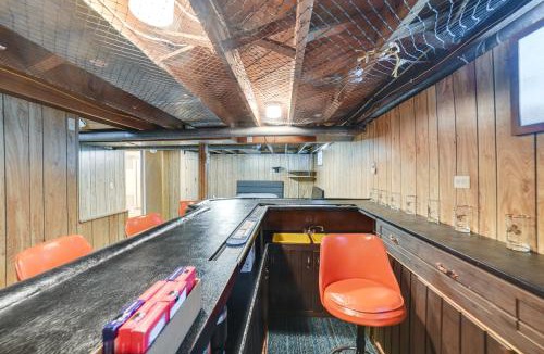 Glen House | Spacious Retreat w/Private Yard & Deck in Roscoe!