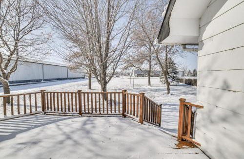 Glen House | Spacious Retreat w/Private Yard & Deck in Roscoe!