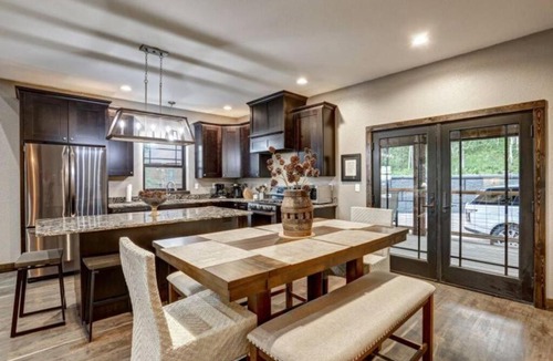 Lead House | Spacious Room & Views, 18 guests-Dream Catcher