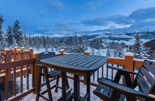 Breckenridge House | Spacious Ski Townhome with Game Room Fun
